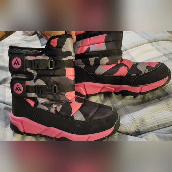 Big kid size 5 Mishansha snow boot - Picture 3 of 15